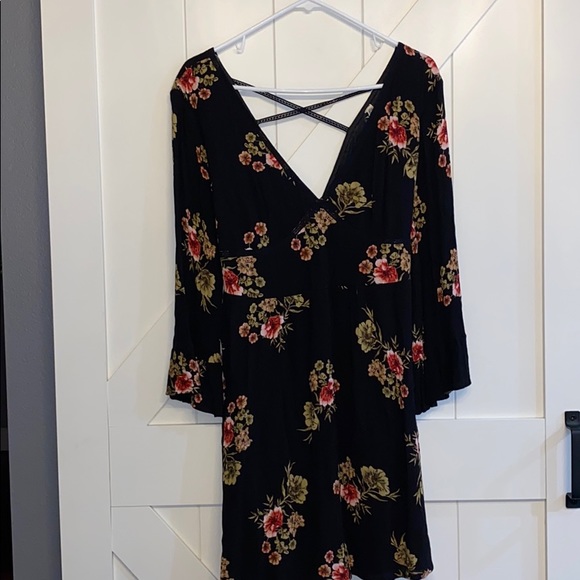 American Rag Dresses & Skirts - American Rag  floral dress. Boho style. Tie back.